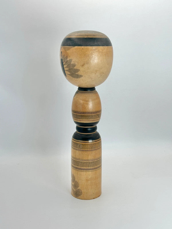 Kokeshi Yajirō traditionnel par Yoshiaki Sato