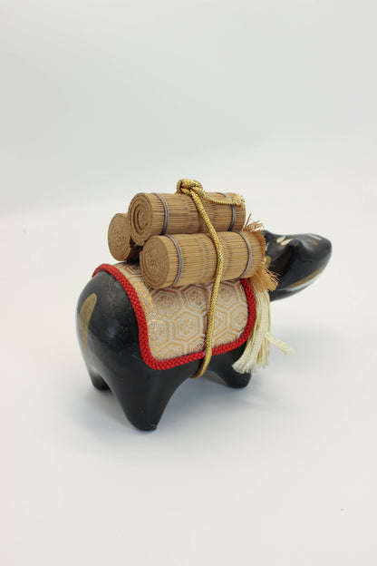 FT504 - Black Bobble-Head Lucky Ox Kurobeko 黒べこ