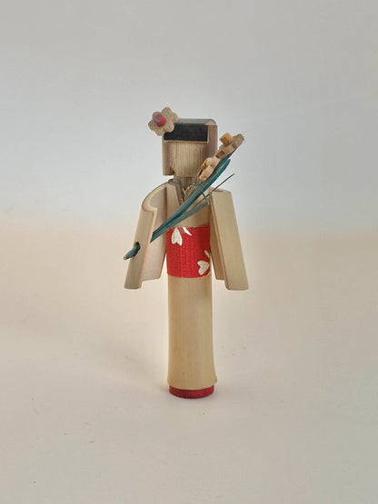 Poupée kokeshi en bambou, artisanat populaire