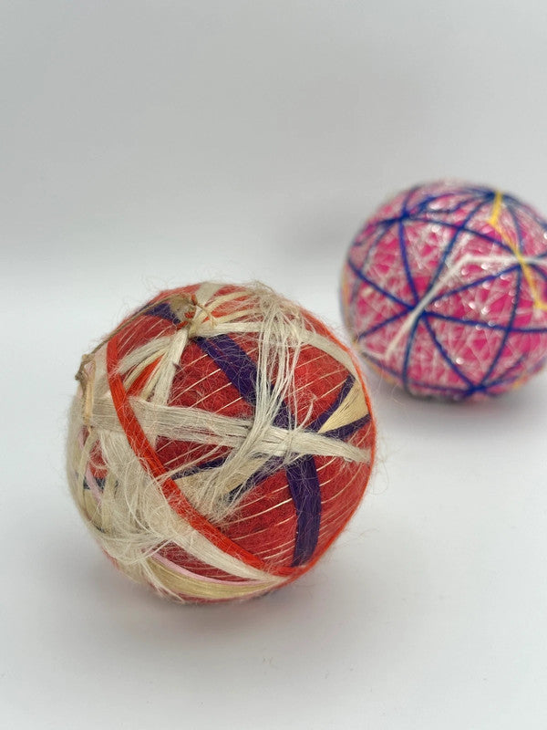 FT52 - Two vintage temari balls from Japan