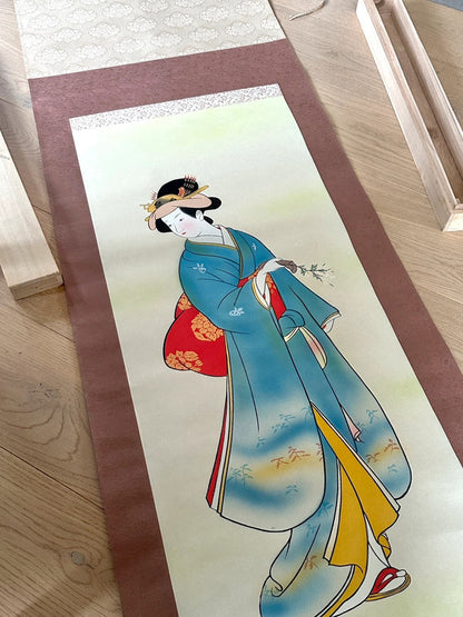 SC001 - Vintage Japanese scroll "Bijin-ga" spring