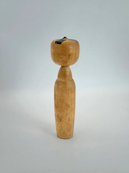 Poupée kokeshi vintage en kakis