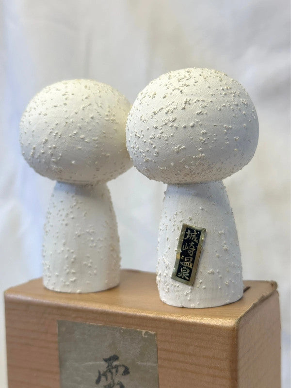 Un ensemble de kokeshi japonaises - Souvenir Onsen