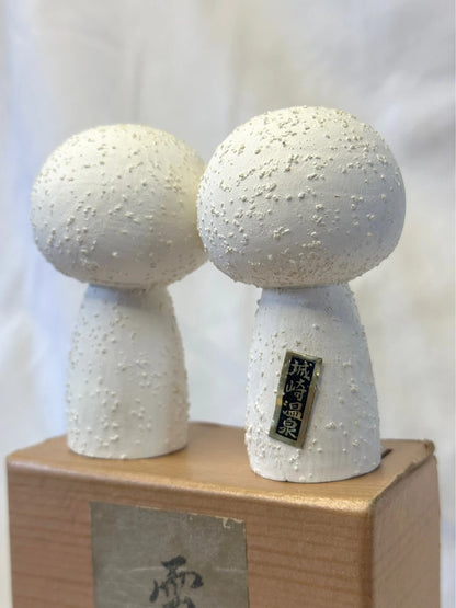 Un ensemble de kokeshi japonaises - Souvenir Onsen