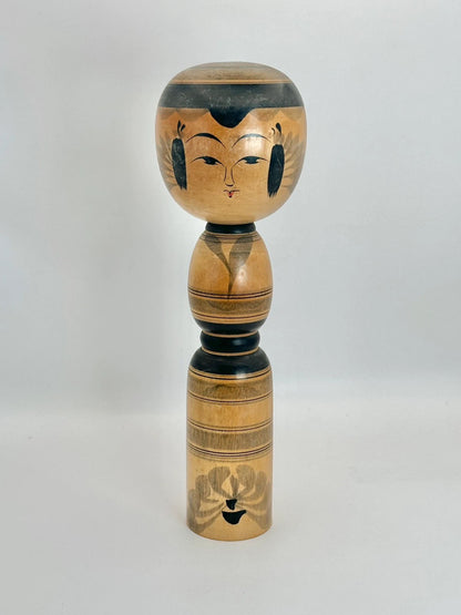 Kokeshi Yajirō traditionnel par Yoshiaki Sato