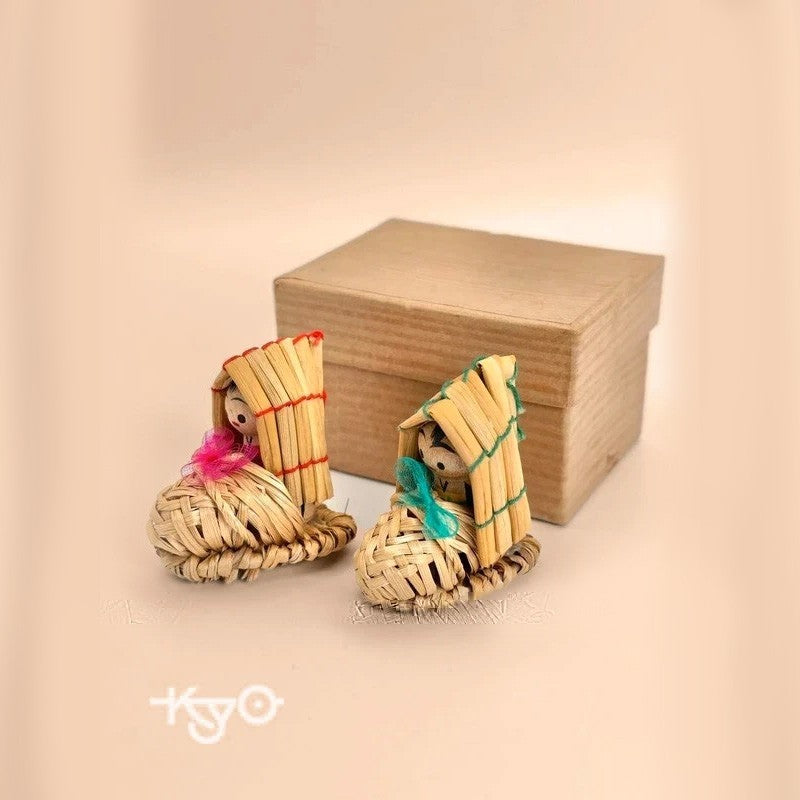 FT54 - Omiyage onsen souvenir straw boot doll