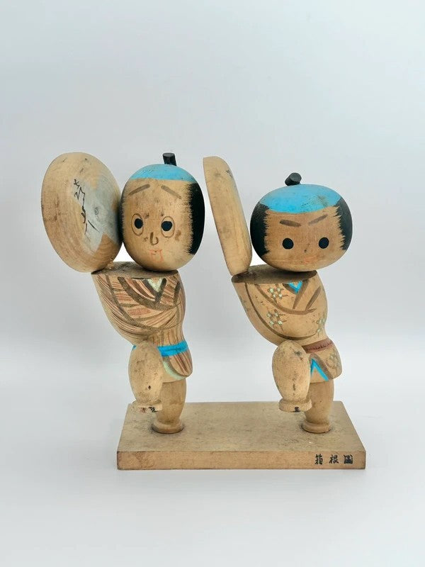 K15045 - Omiyage souvenir kokeshi Tōkaidōchū Hizakurige 東海道中膝栗毛