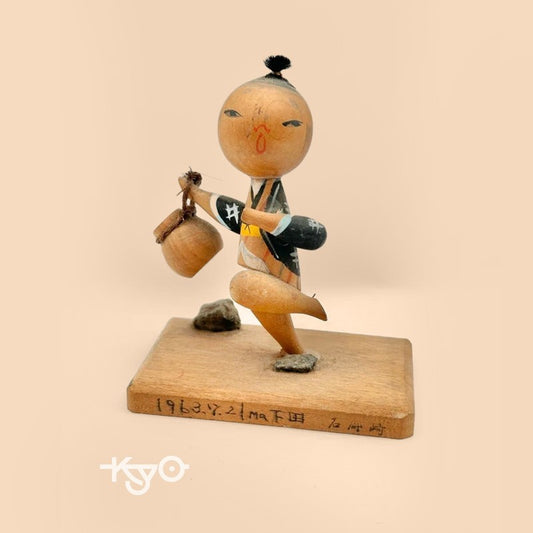 K10032 - Japan Vintage kokeshi doll fisherman