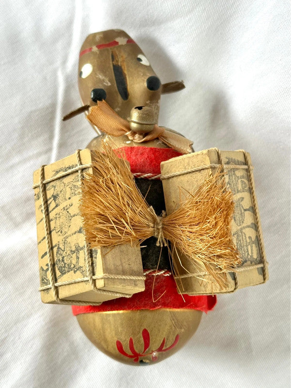 FT46 - Folk toy Akabeko cow in gold