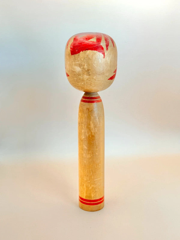 Kokeshi Togatta traditionnel par Tetsuro Sato