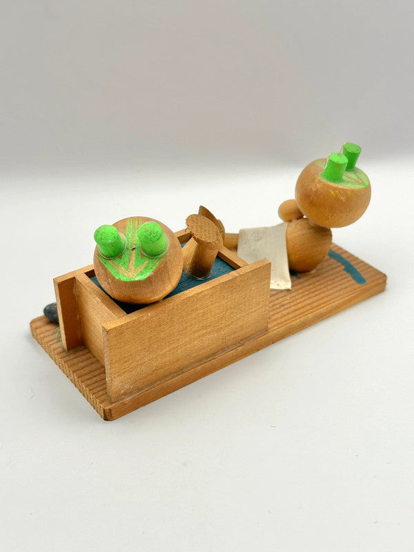 FT29 - Frog in Onsen kokeshi Iwamuro Onsen 岩室温泉