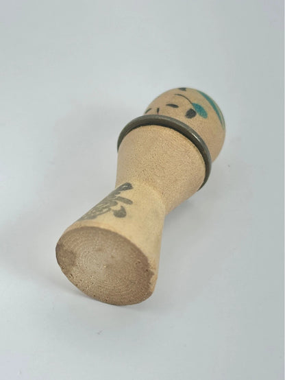 RARE Kokeshi miniature avec pièce de 5 yens