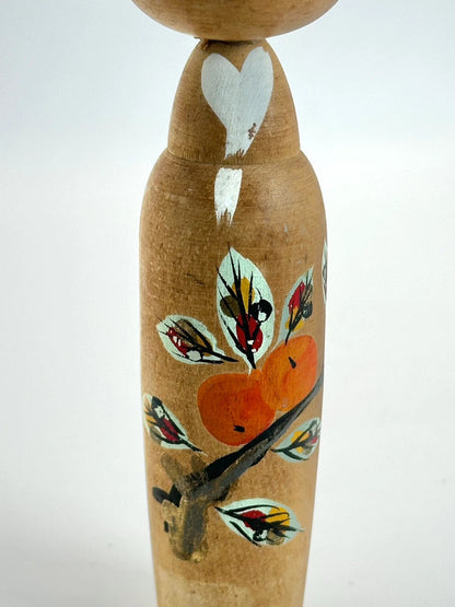 Poupée kokeshi vintage en kakis