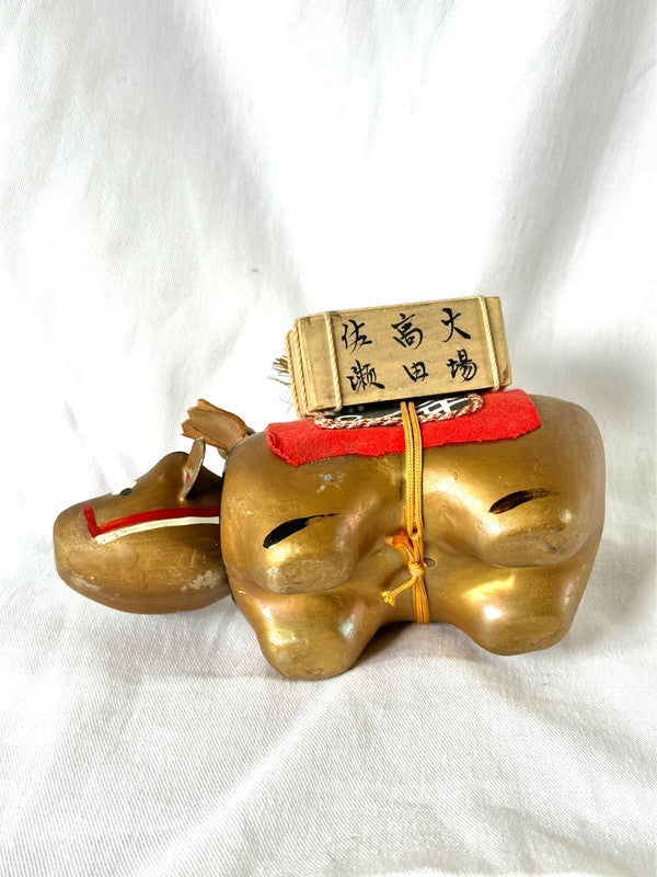 FT46 - Folk toy Akabeko cow in gold