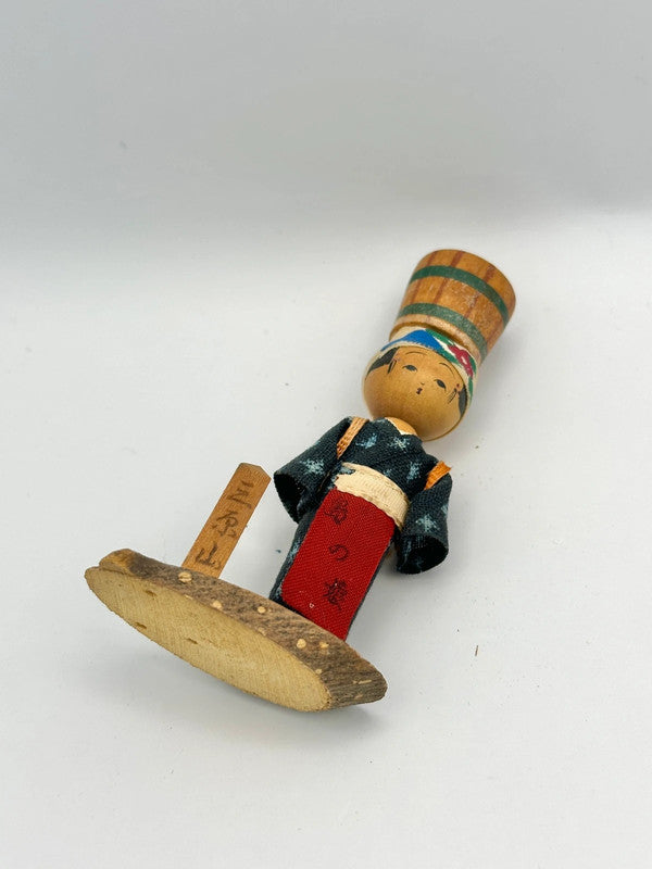 Poupée kokeshi japonaise souvenir d'Onsen