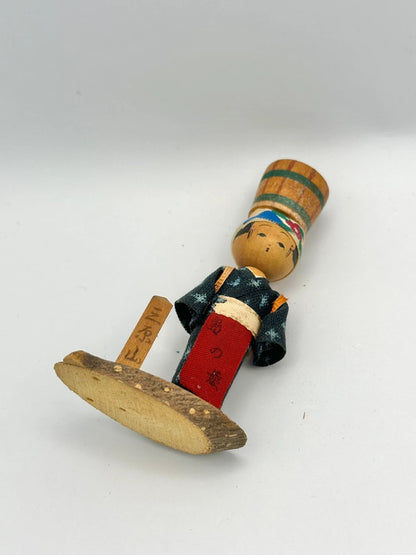 Poupée kokeshi japonaise souvenir d'Onsen