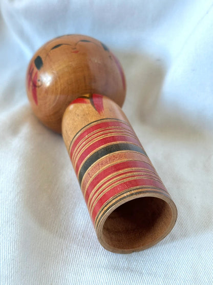Kokeshi traditionnel Yajirou par Koichi