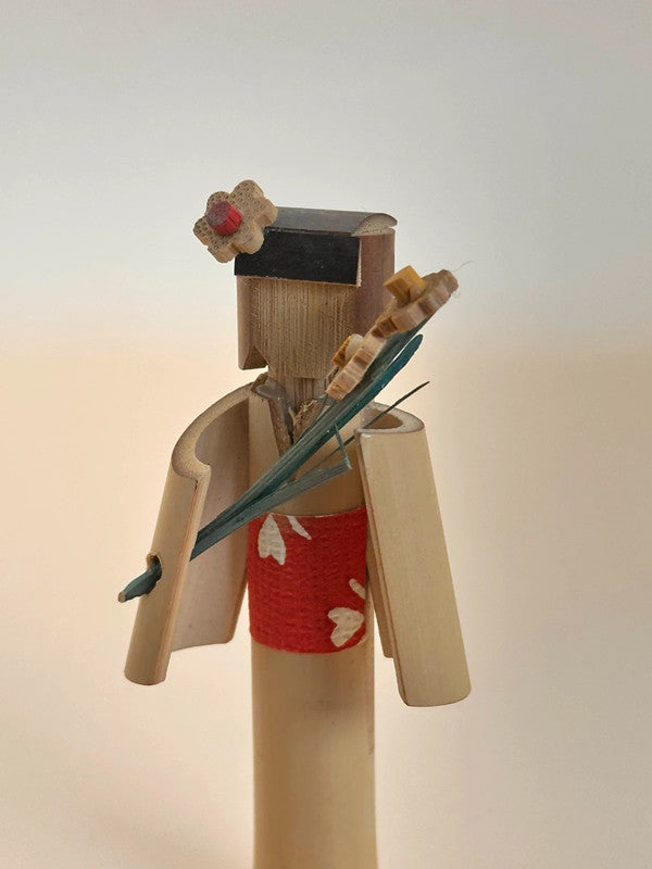 Poupée kokeshi en bambou, artisanat populaire