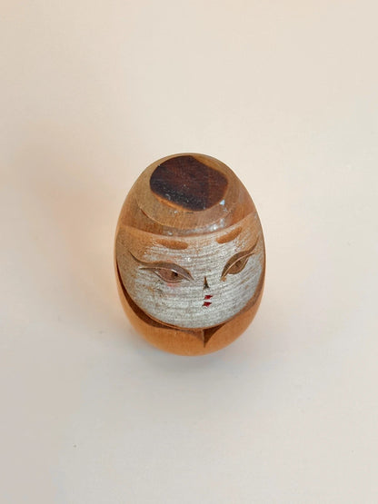 K05041 - Poupée Daruma en bois vintage