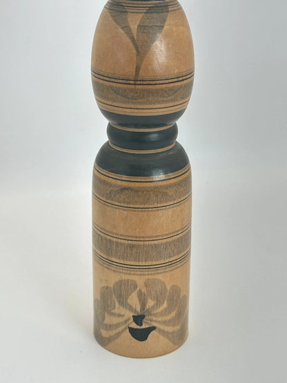Kokeshi Yajirō traditionnel par Yoshiaki Sato