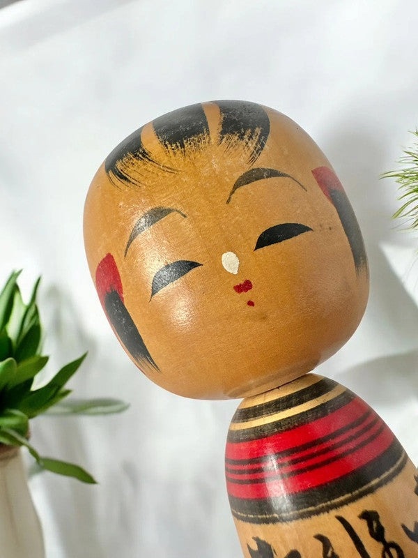 K18017 - Vintage old Japanese Kokeshi doll - traditional style