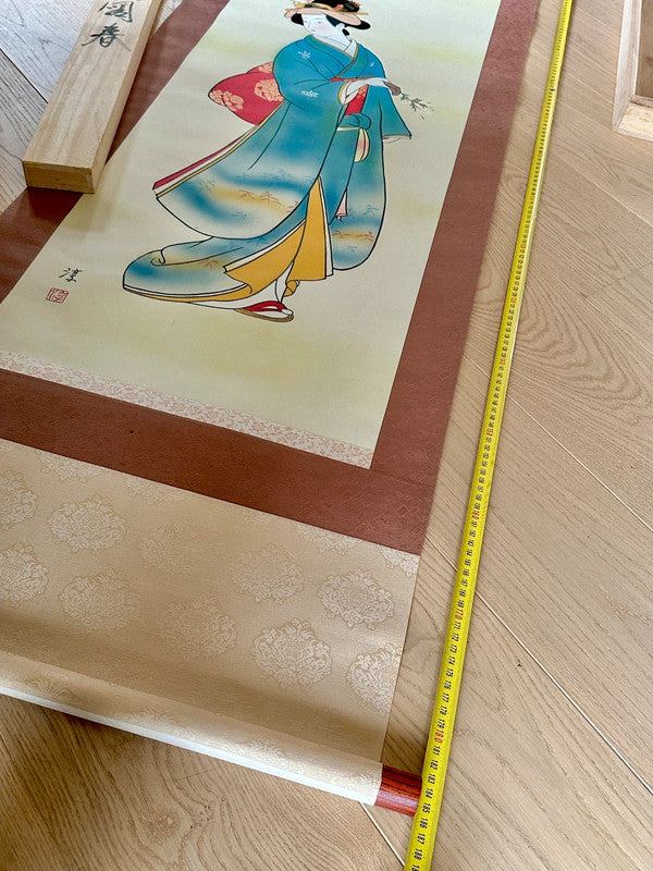 SC001 - Vintage Japanese scroll "Bijin-ga" spring