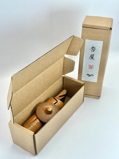 Sosaku Kokeshi « Voyager Incognito » de Kon Akira (Seiju)
