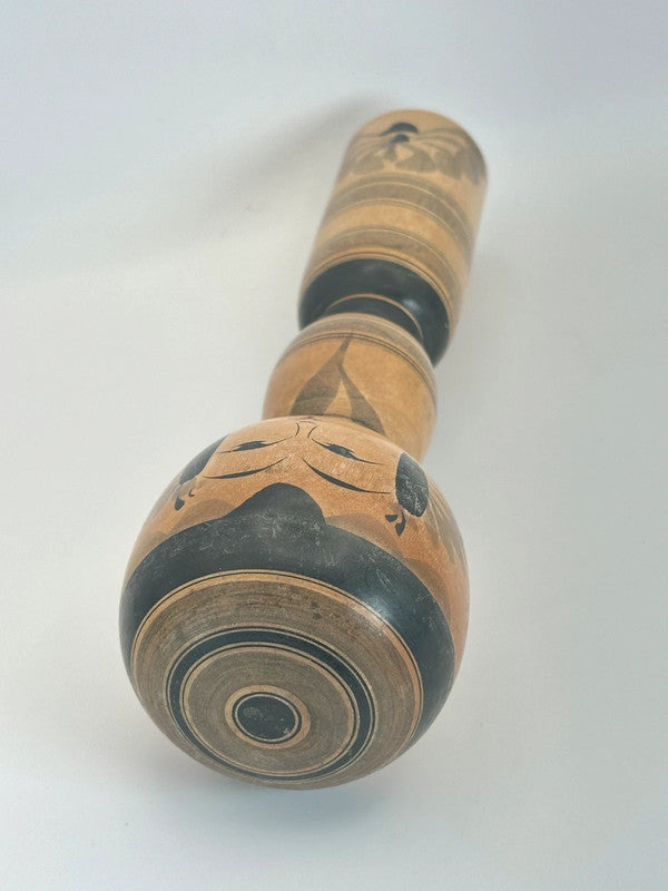 Kokeshi Yajirō traditionnel par Yoshiaki Sato