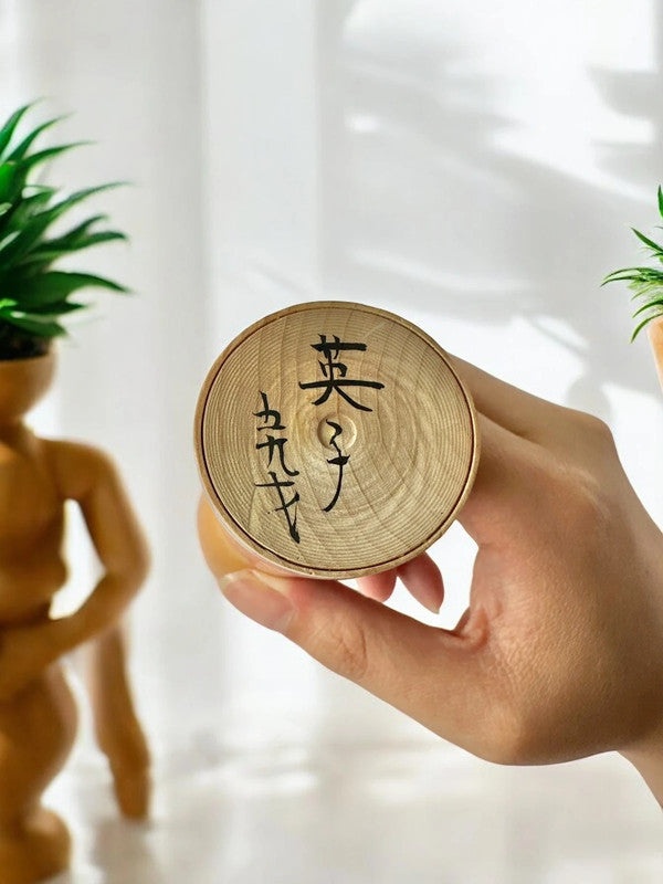 K18017 - Vintage old Japanese Kokeshi doll - traditional style