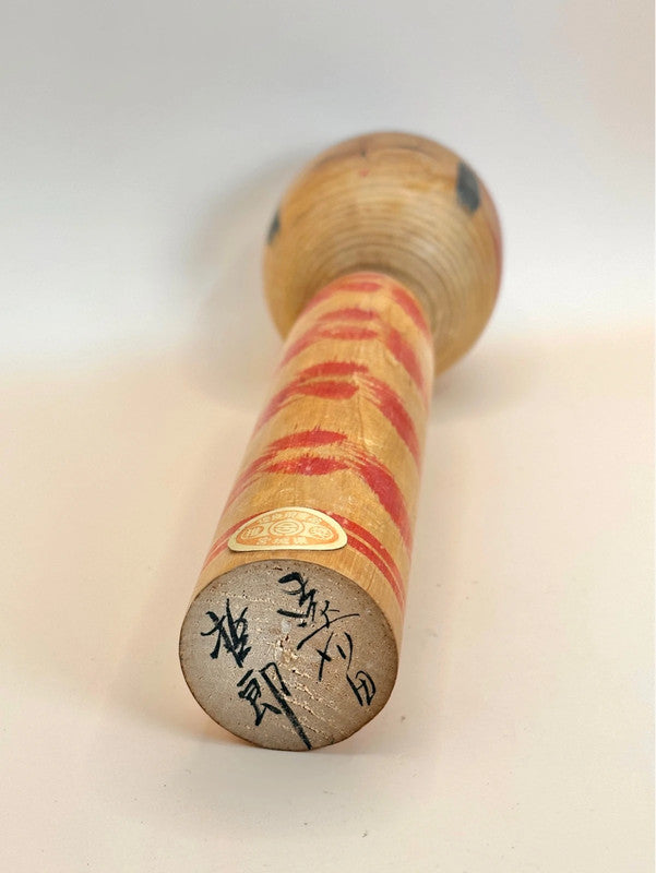Kokeshi Togatta traditionnel par Tetsuro Sato