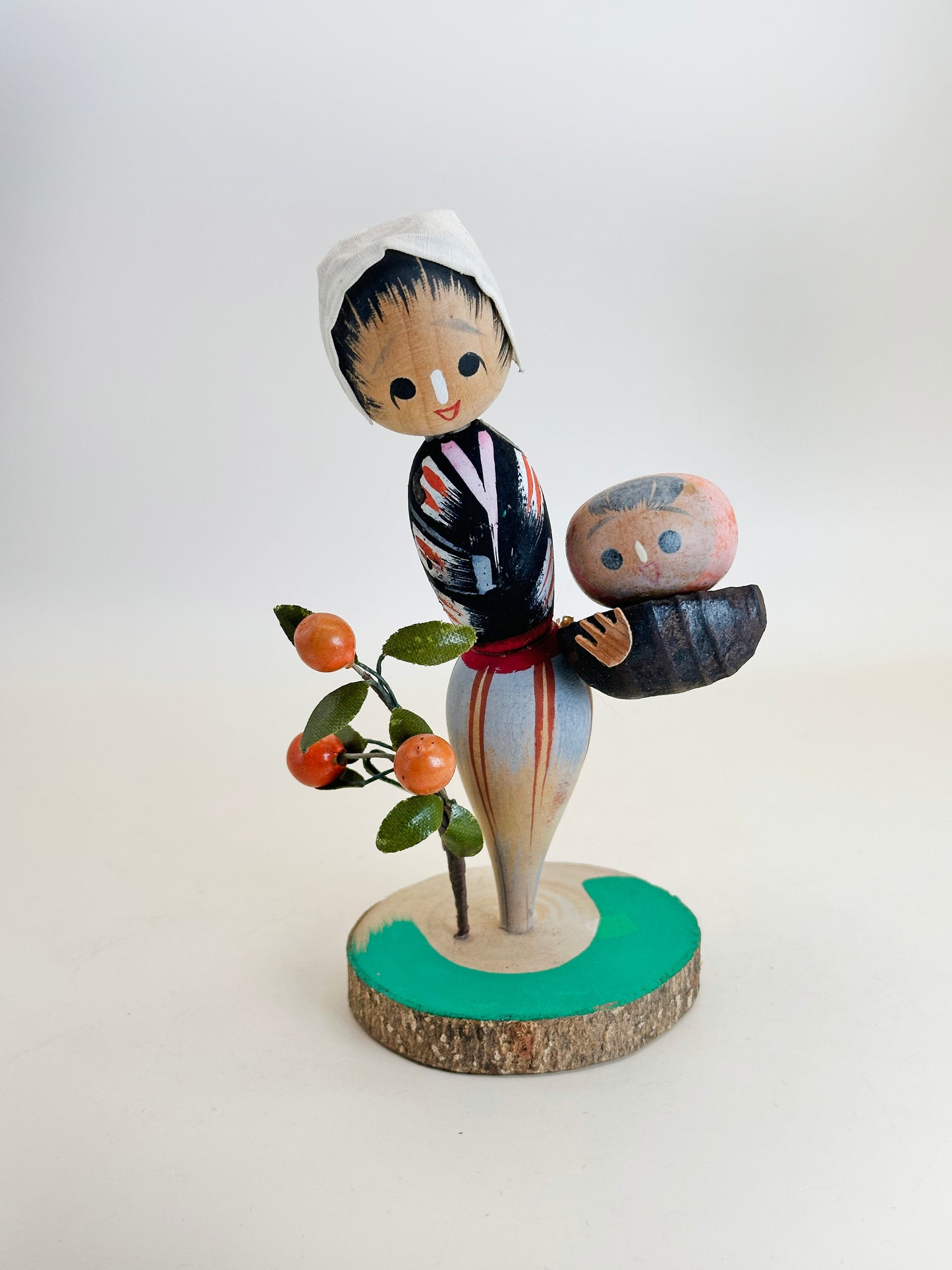 K15113 - Omiyage Mikan Kokeshi from  Shirahama 白浜