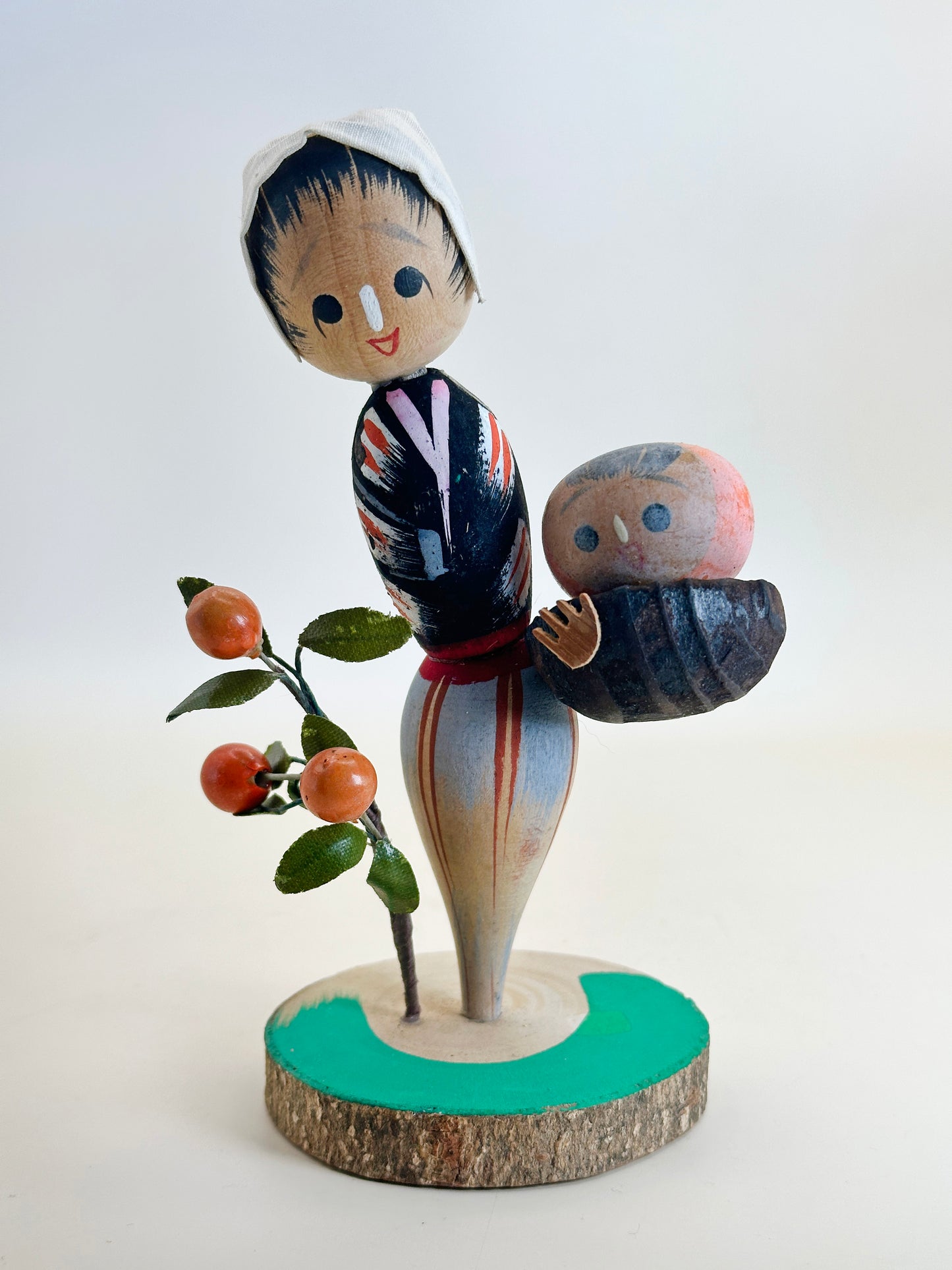 K15113 - Omiyage Mikan Kokeshi from  Shirahama 白浜