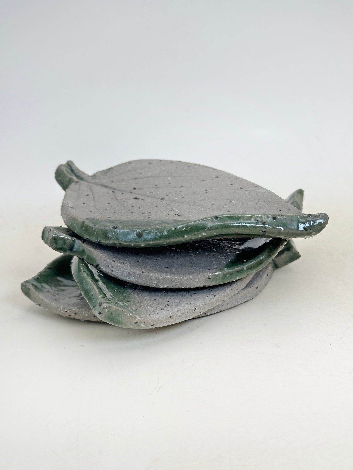 TB279 - Assiettes en forme de feuille, style Karatsu-yaki 唐津焼