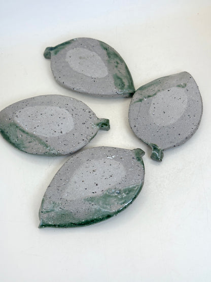 TB279 - Assiettes en forme de feuille, style Karatsu-yaki 唐津焼