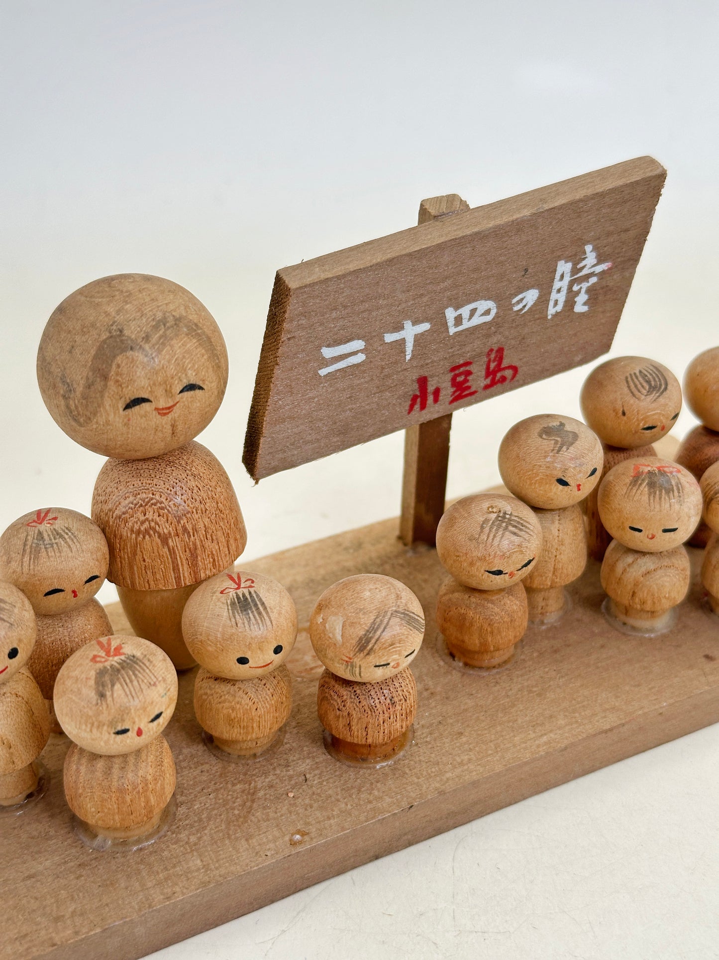 K15154 - Omiyage Kokeshi of Twenty-Four Eyes 二十四の瞳