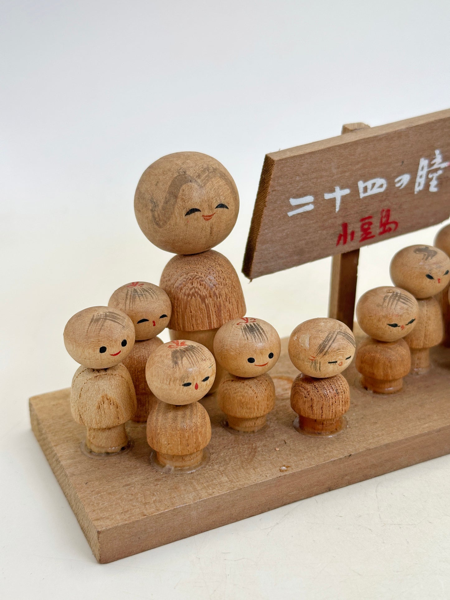 K15154 - Omiyage Kokeshi of Twenty-Four Eyes 二十四の瞳