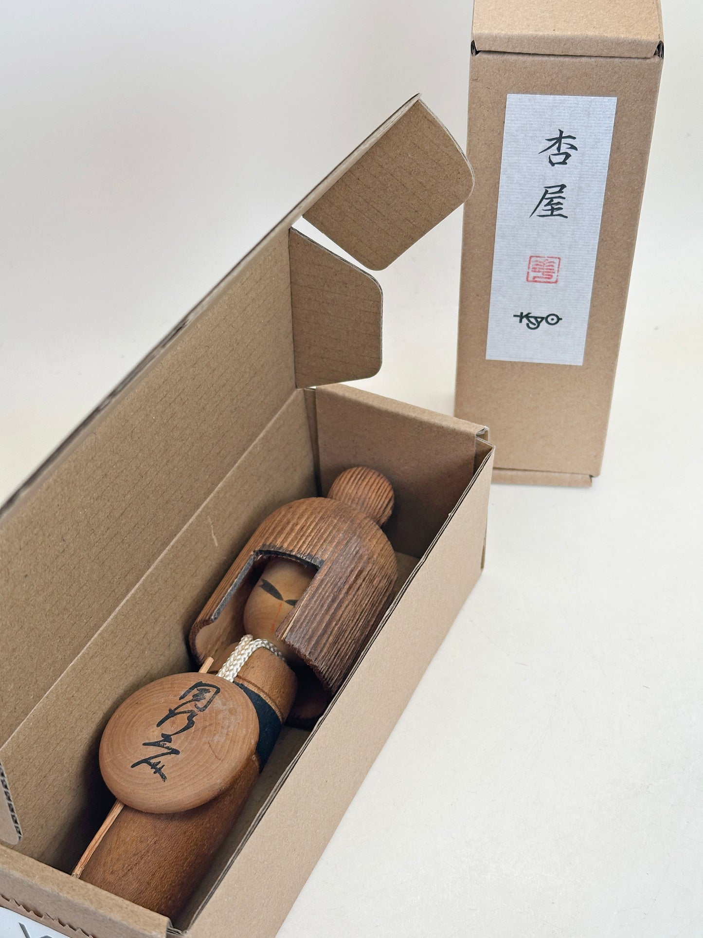 K15155 - Sosaku kokeshi by Yoshida Seiho 吉田斉穂