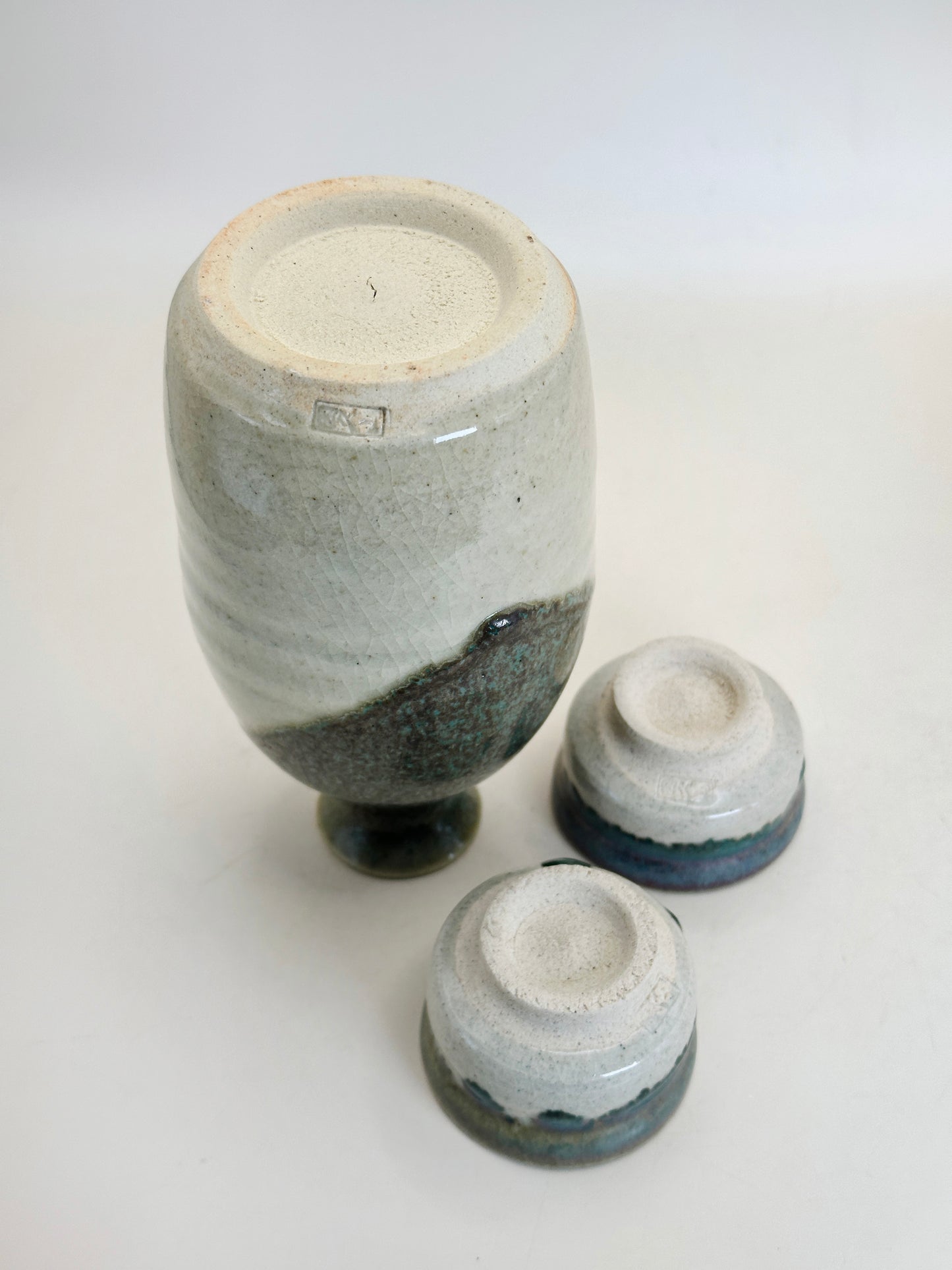 TB171 - Inkyūzan-yaki Sake Set – Tokkuri & Guinomi  因久山焼