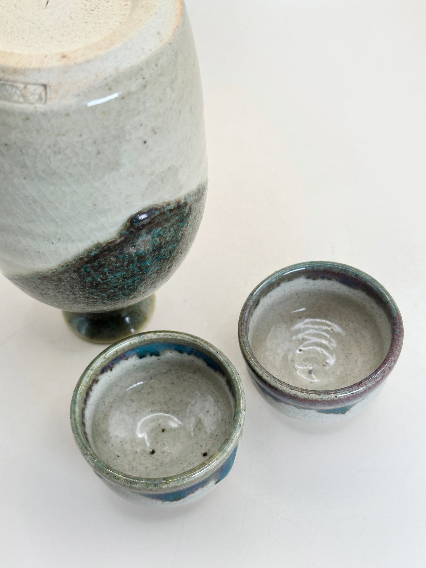 TB171 - Inkyūzan-yaki Sake Set – Tokkuri & Guinomi  因久山焼