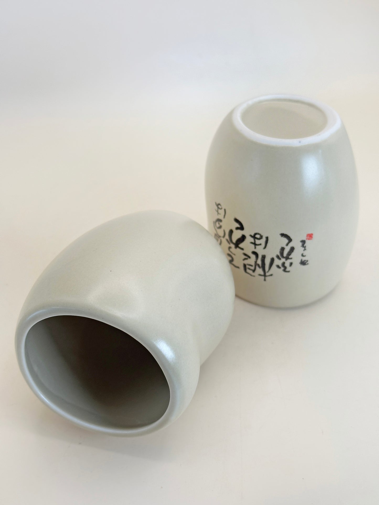 TB172 - Juego de 2 Tazas de Té Yunomi Modernas – Caligrafía de 相田みつを