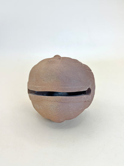 CB169 - Bizen-yaki Clay Bell – Momotarō Motif 桃太郎