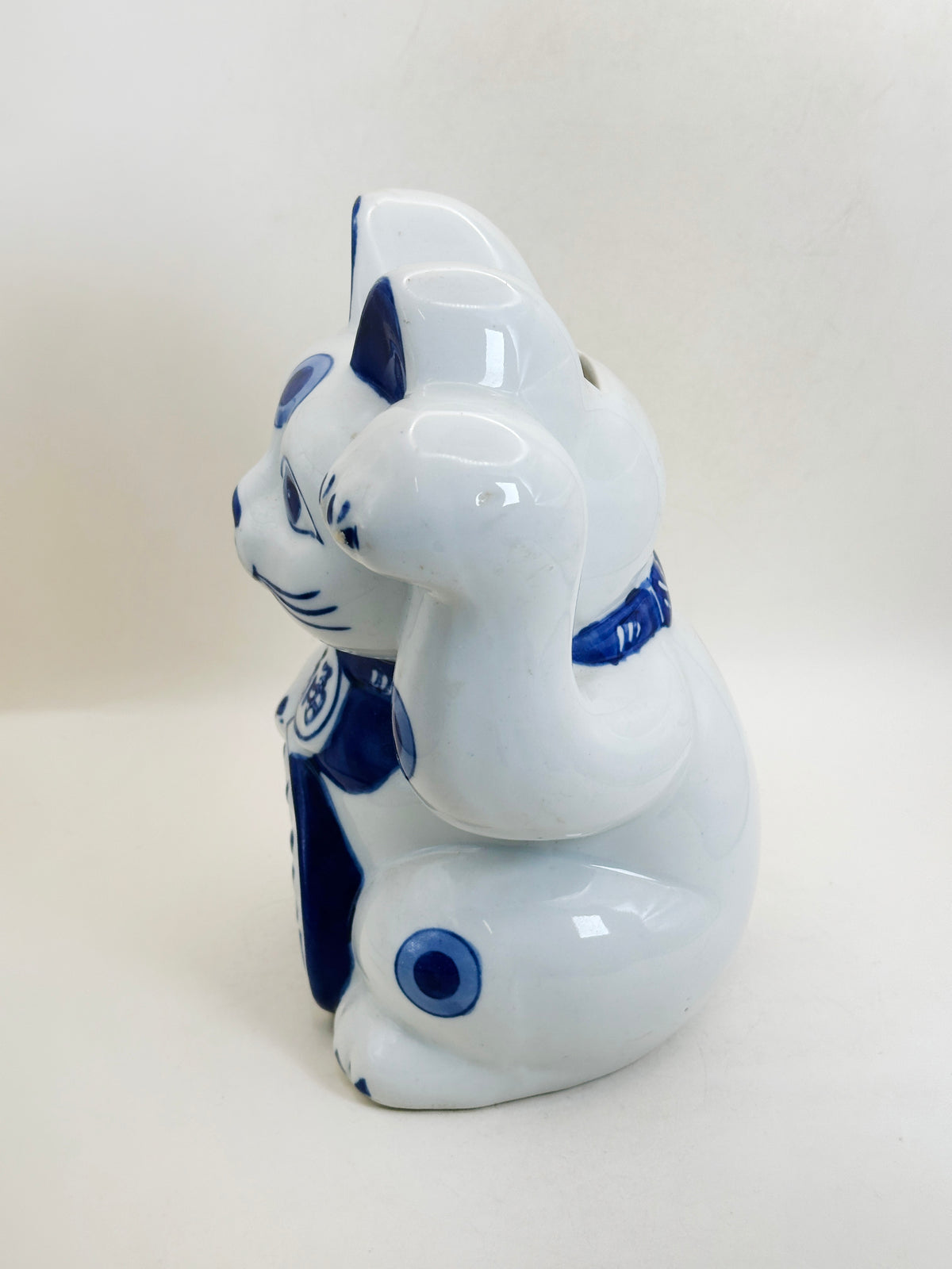 FT592 - Arita-yaki Blue & White Maneki Neko 有田焼