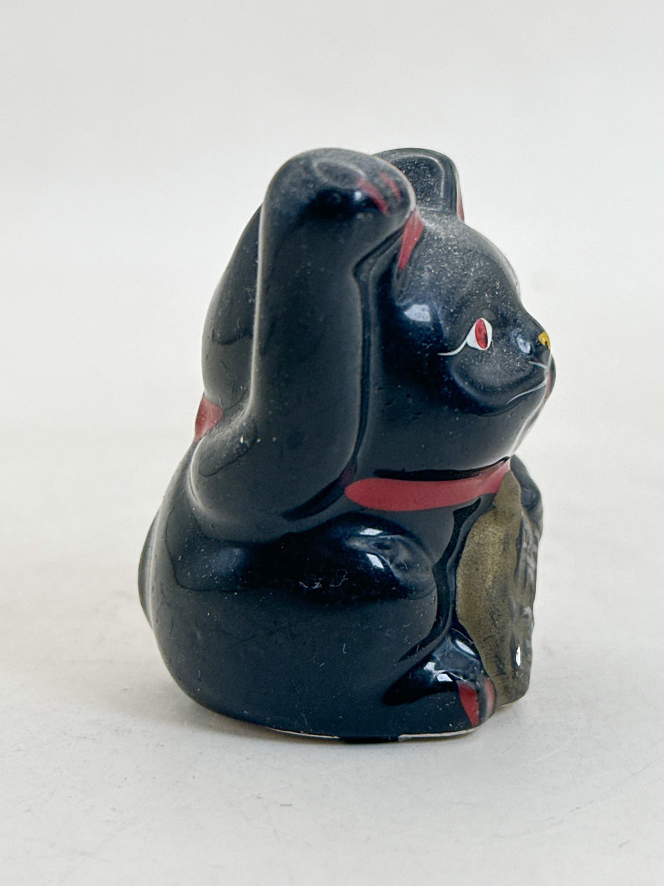 FT614 - Black Maneki Neko Clay Figurine 土人形