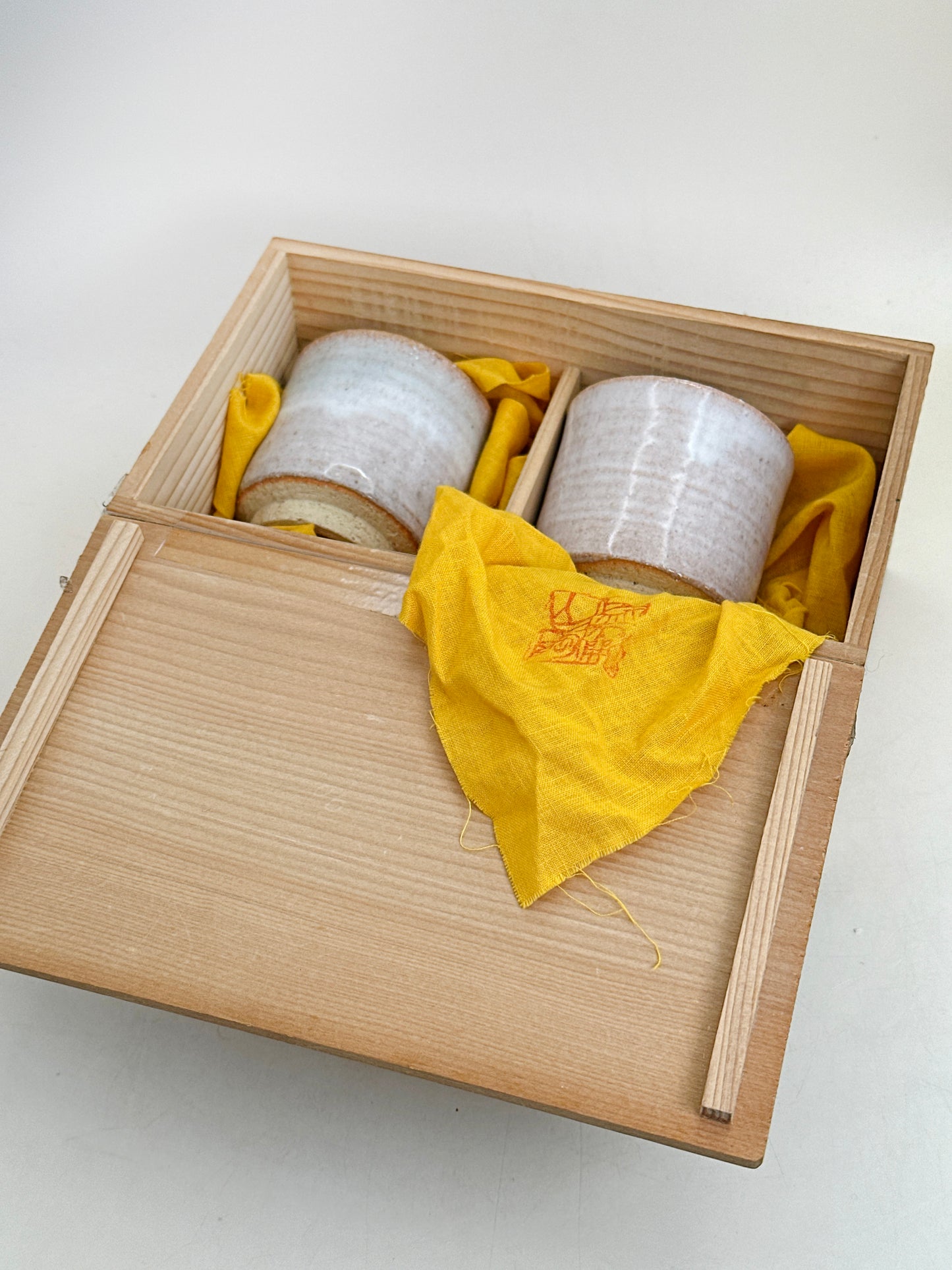 TB293 - Hagi-yaki Yunomi Tea Cups by Tsubaki Shūen 椿秀窯