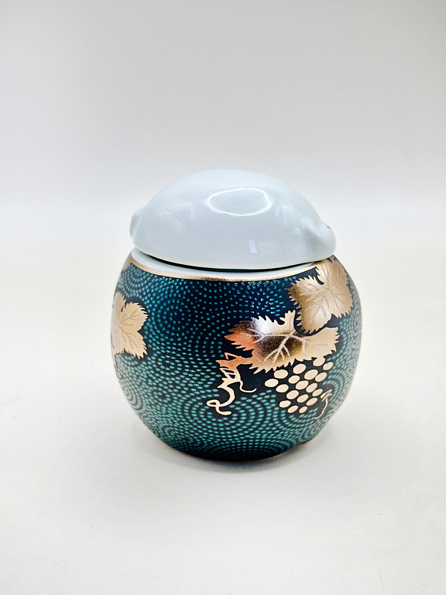 TB185 - Jizo Kogo Box of Kutani-yaki 九谷焼