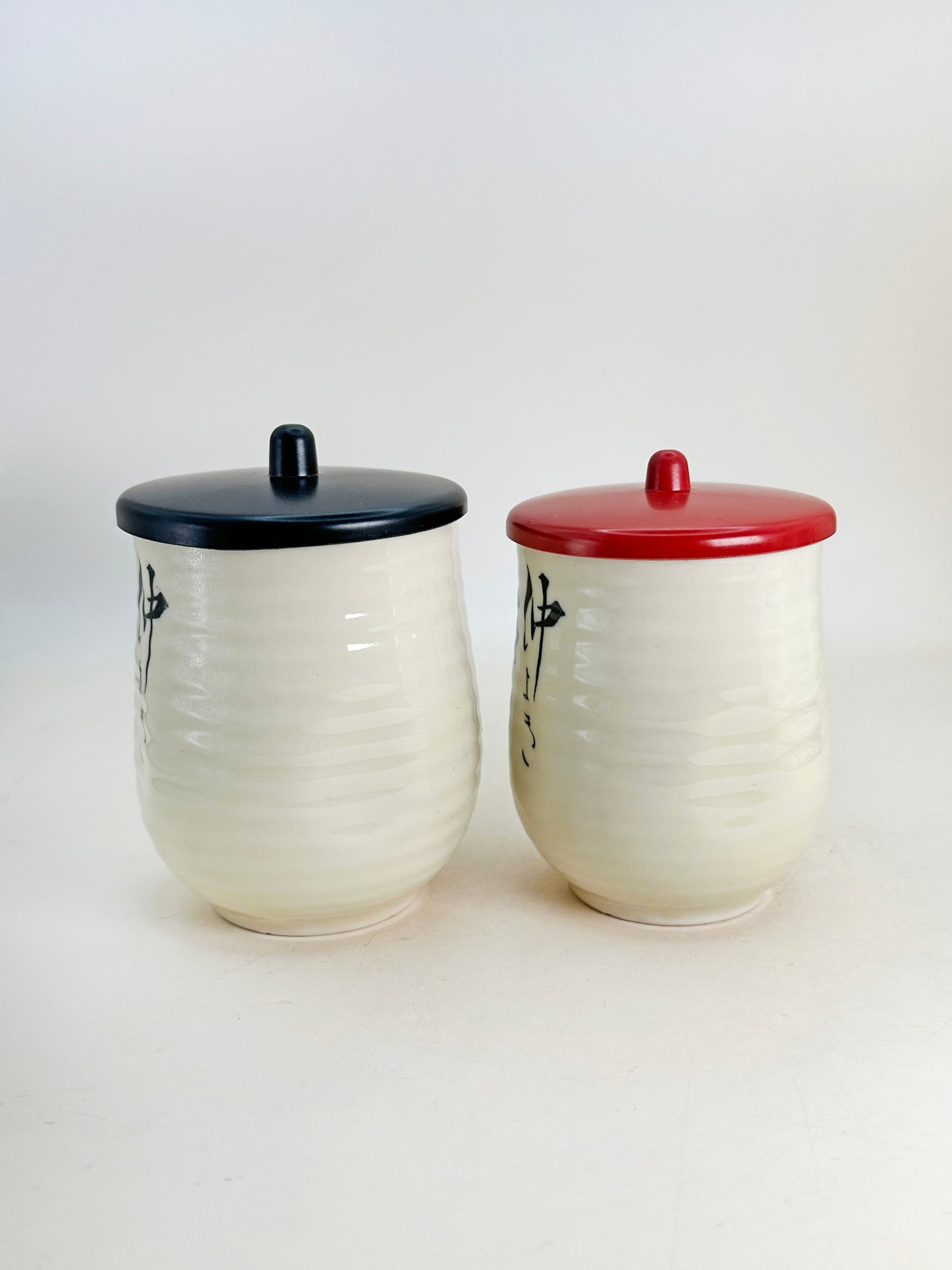 TB186 - Set of 2 Yunomi Tea Cups – Calligraphy by Aida Mitsuo