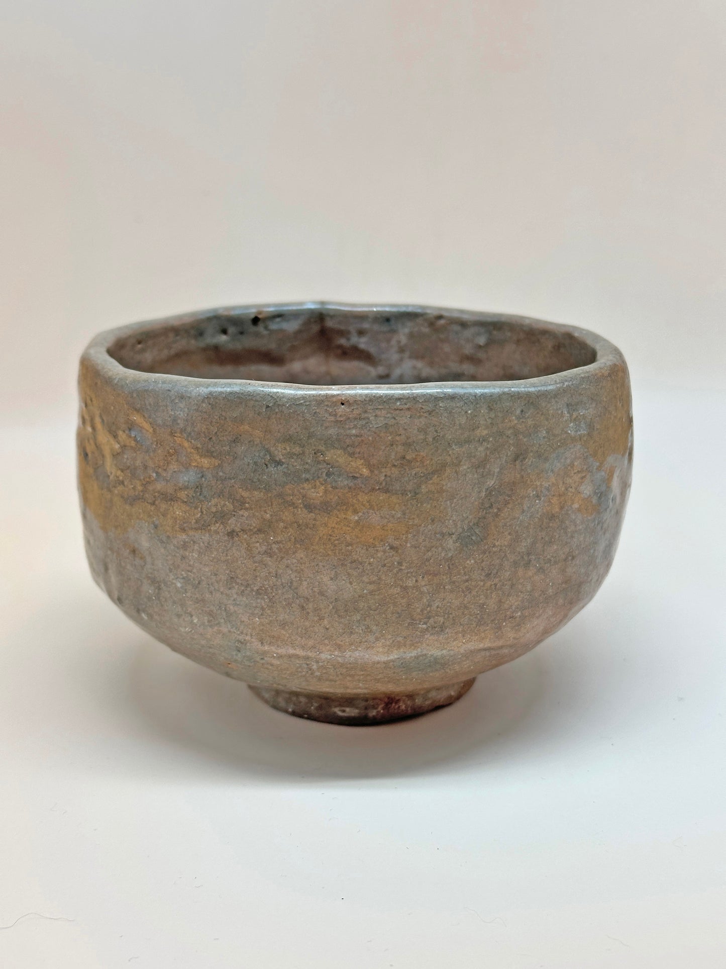 TC17 - Raku-yaki Matcha Bowl 楽焼 茶碗 – Grey Coral Glaze