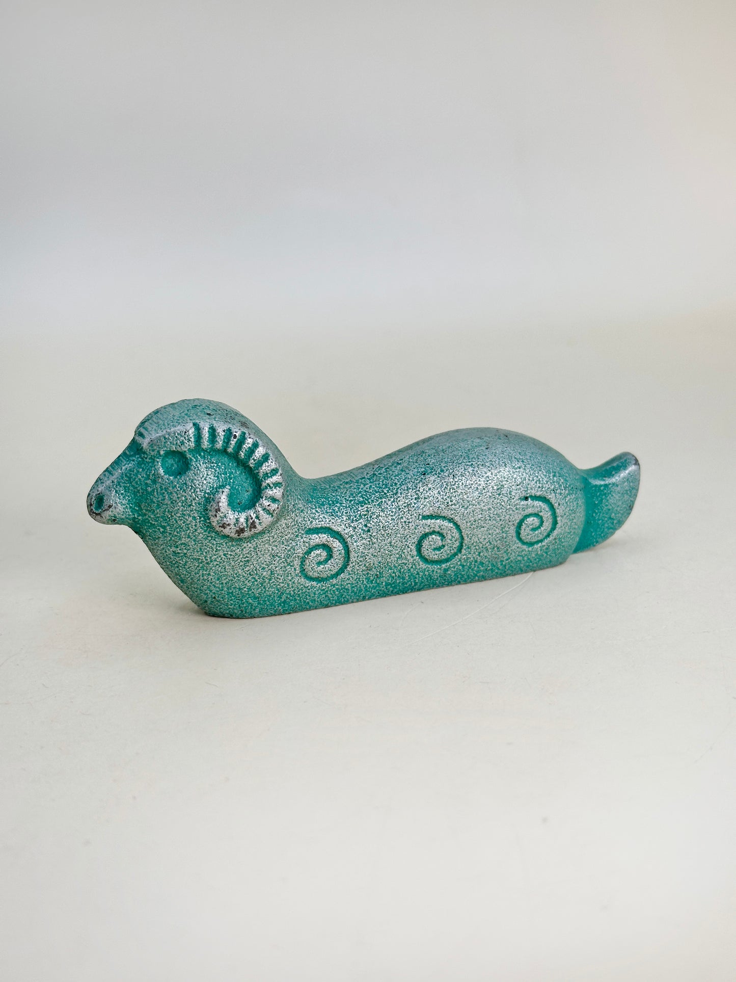 FT329 - Cast-iron sheep paperweight by Udaya 宇田屋