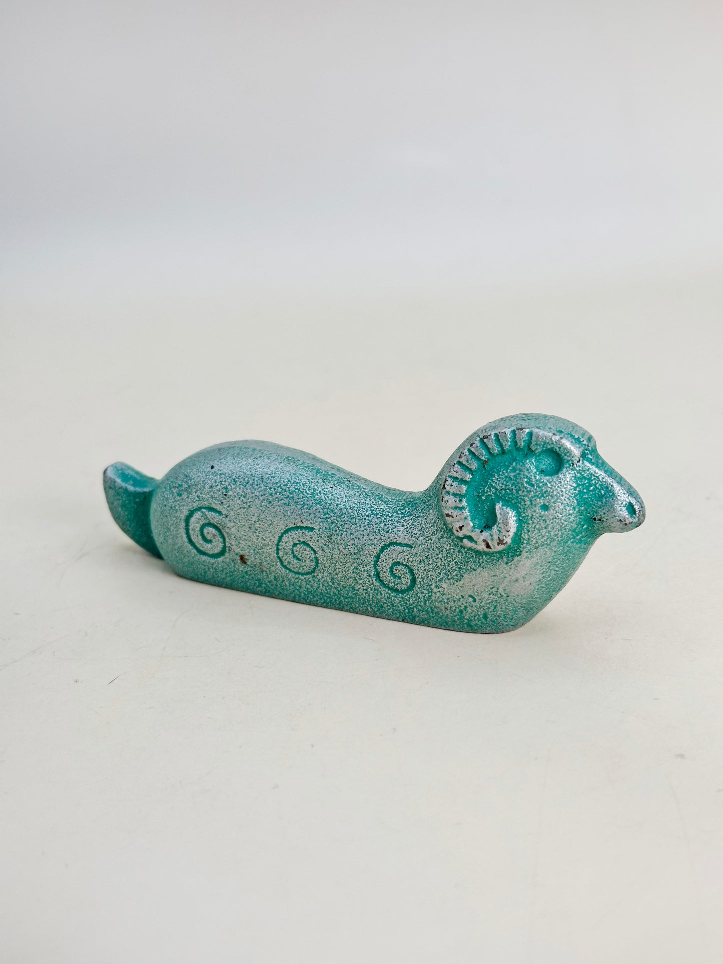FT329 - Cast-iron sheep paperweight by Udaya 宇田屋