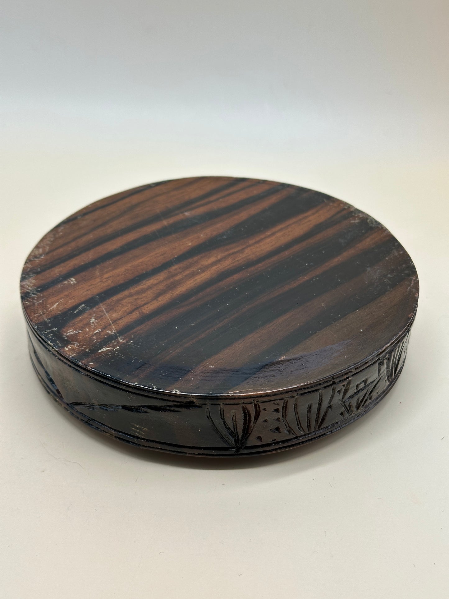 TB37 - Vintage Ebony Wood Ashtray 黒檀の灰皿